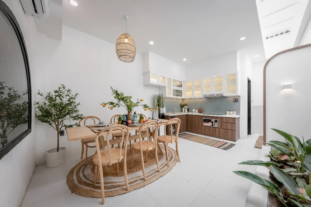 ngoi-nha-chu-bay-tien-giang-7