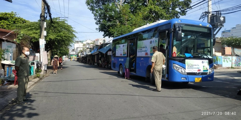 xe-buyt-di-dong-ban-rau-2