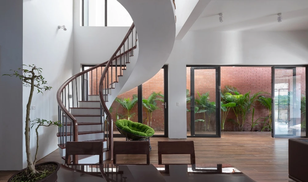 Ngôi nhà có hệ mái như chiếc nón lá khổng lồ ở Nghệ An ảnh 15