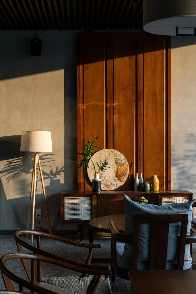 Hút mắt với không gian cafe có hệ mái dốc lớn ở Bình Dương ảnh 6