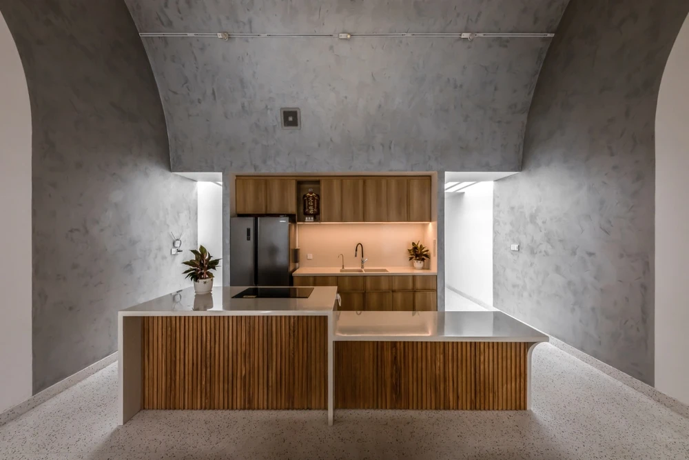 ngoi-nha-co-ba-gieng-troi-11