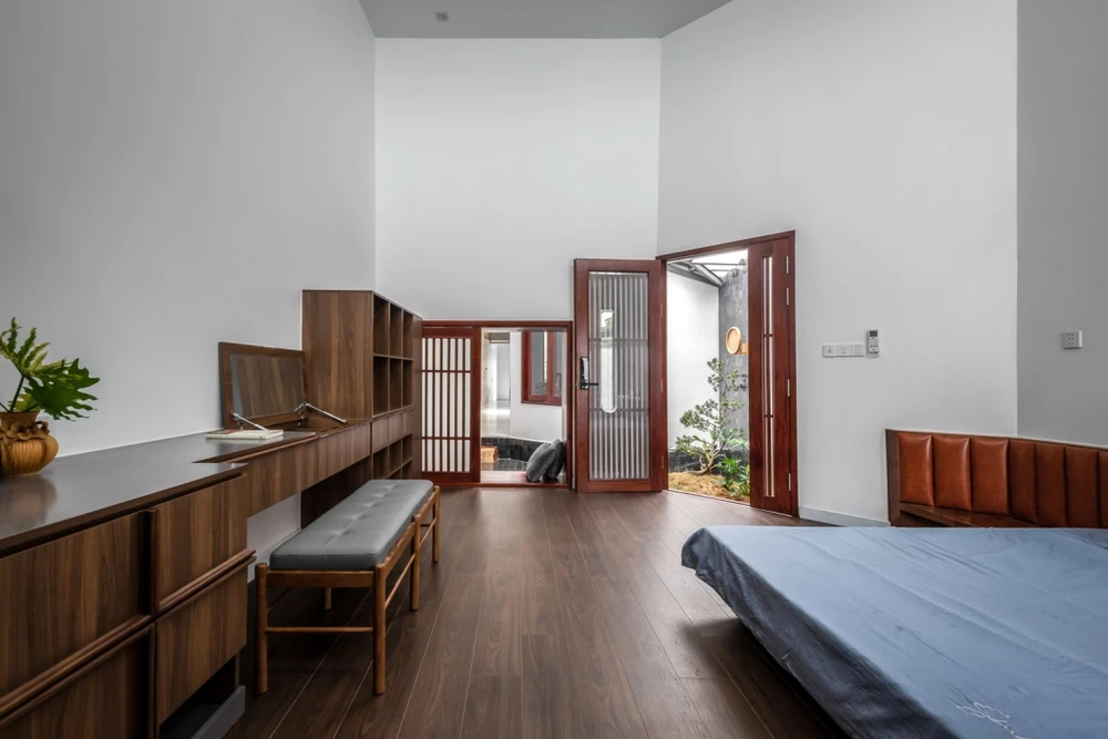 ngoi-nha-co-ba-gieng-troi-16