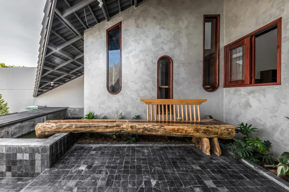 ngoi-nha-co-ba-gieng-troi-20