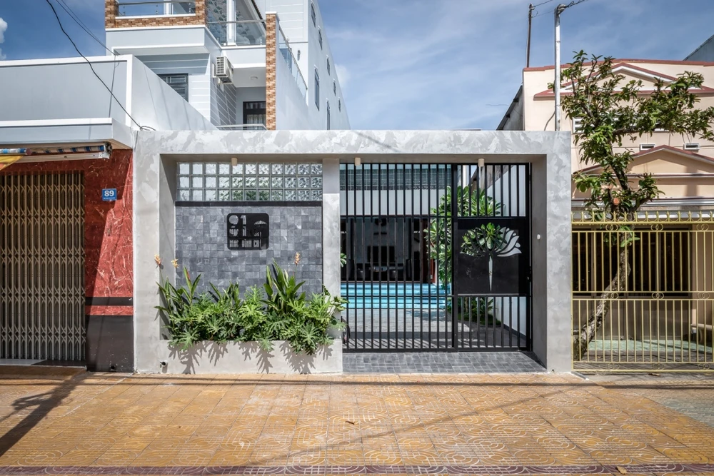 ngoi-nha-co-ba-gieng-troi-2