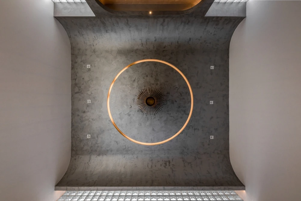 ngoi-nha-co-ba-gieng-troi-7