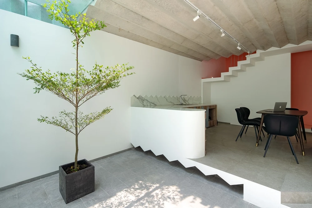 nha-long-hem-o-sai-gon-4