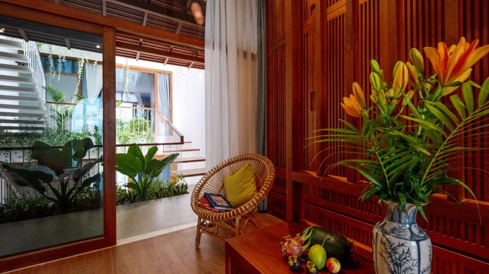 ngoi-nha-co-8-khu-vuon-bac-thang-19