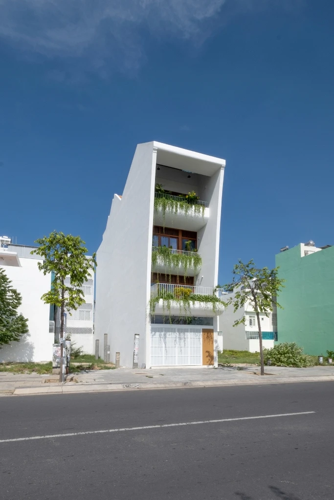 ngoi-nha-co-8-khu-vuon-bac-thang-3