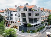 Ngôi nhà nổi bật giữa quận 7, TP.HCM như hình thang ngược