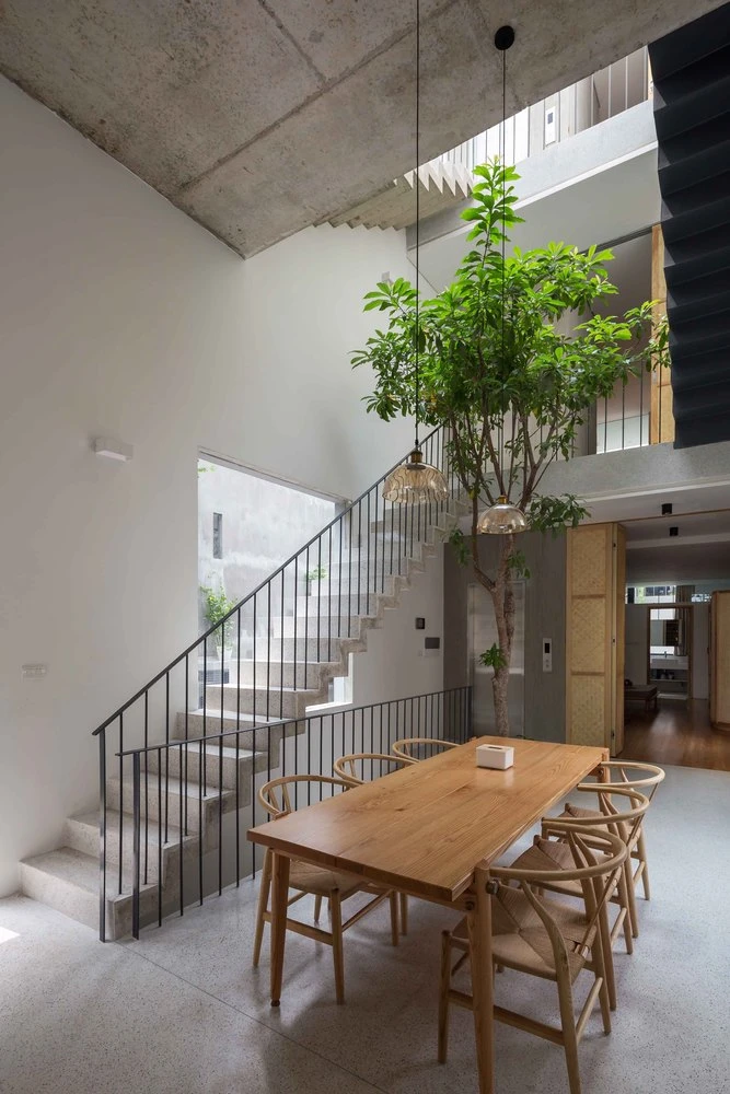 nha-ong-hai-lop-mat-tien-5