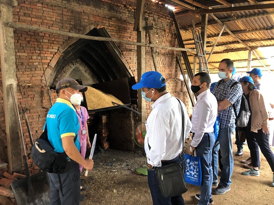 doan-khach-dac-biet-1