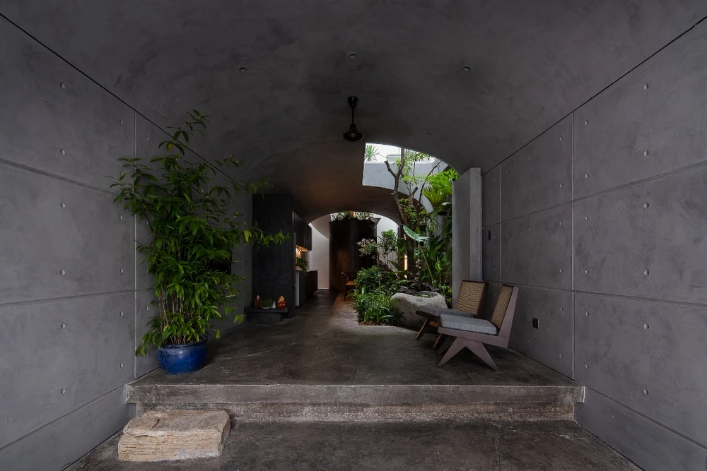 ngoi-nha-co-cau-truc-vom-4