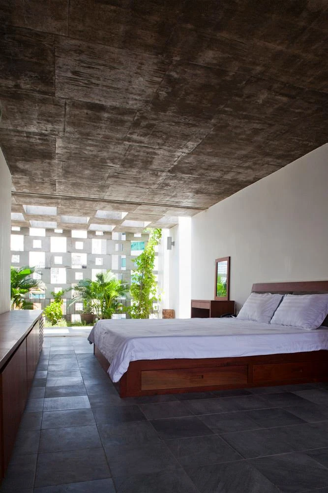 Các không gian mở ở giữa được thiết kế để trở thành không gian sống độc lập cho hai gia đình.