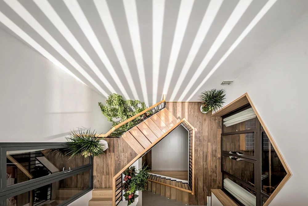 Thông tầng làm cho hai phòng quan sát nhau trao đổi và giao lưu dễ dàng, tạo ra được sự kết nối không gian và con người.