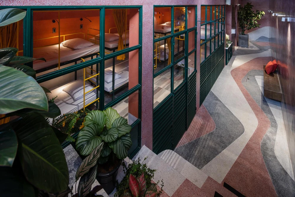 Kiến trúc sư thiết kế các tầng dưới là nơi kinh doanh còn không gian tầng trên là nơi sinh hoạt của gia đình.