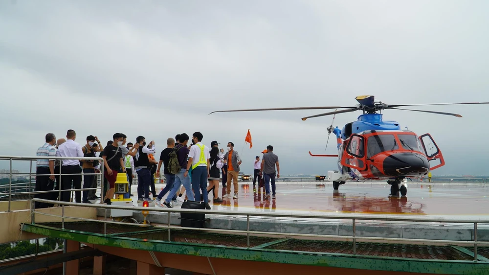 Tour trực thăng là loại hình sản phẩm du lịch mới bằng trực thăng do Sở Du lịch TP.HCM phối hợp cùng các ban ngành thực hiện.