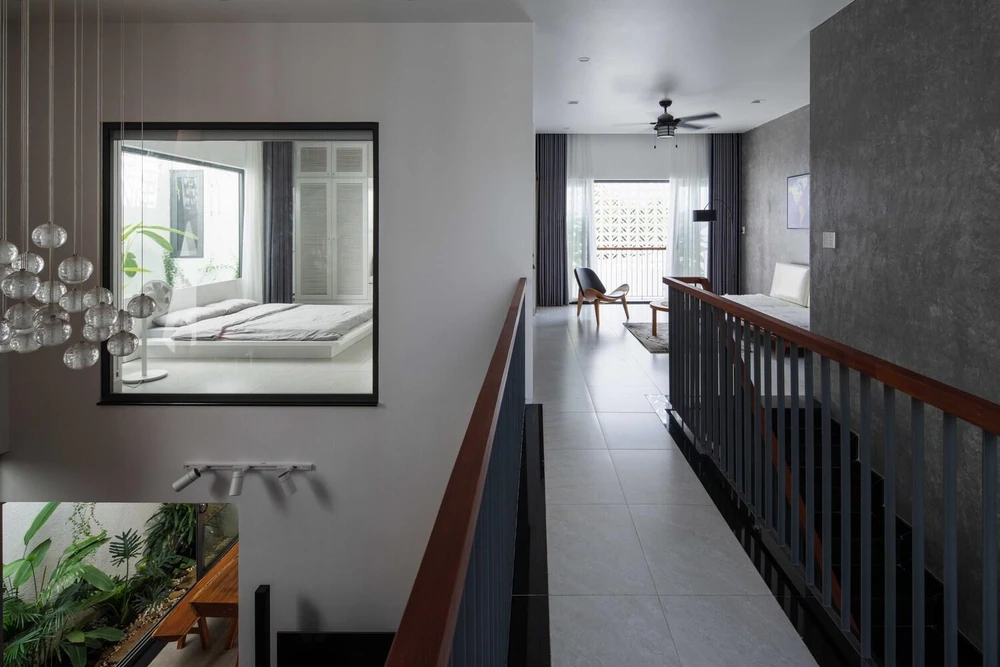 Tầng hai là nơi đặt phòng ngủ và phòng sinh hoạt chung của gia đình.