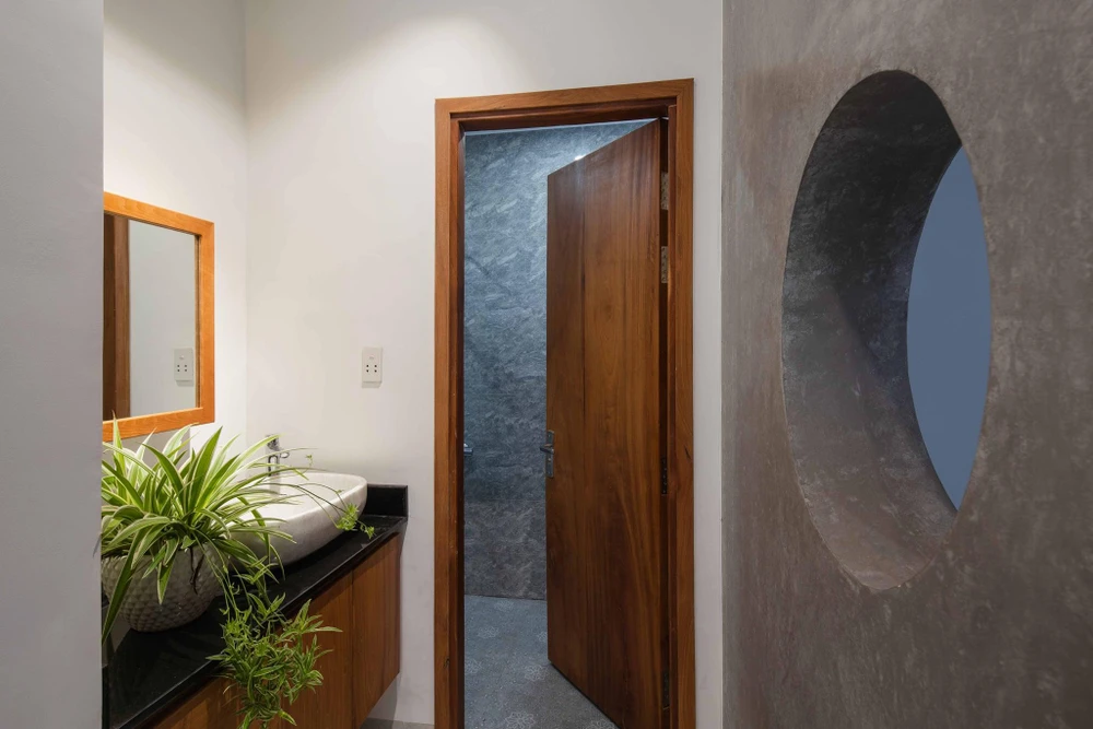 Cách trang trí khu vệ sinh mang lại sự gần gũi, thân thiện với thiên nhiên.