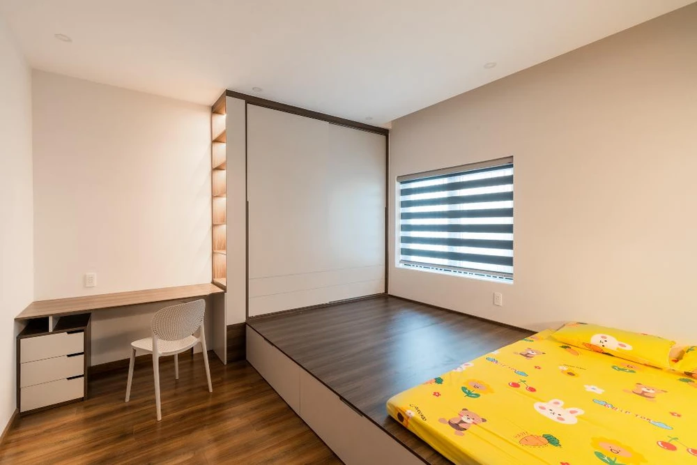 Phòng ngủ của con xử dụng hệ giường sạp nhằm tăng không gian ngủ cho căn phòng.