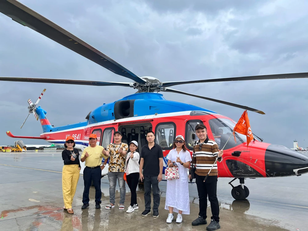 Sở Du lịch TP.HCM cũng tạo ra nhiều sản phẩm du lịch nội thành mới với mức chi cao như tour trực thăng “Ngắm TP.HCM từ trên cao”, tour “Du thuyền trên sông Sài Gòn”.