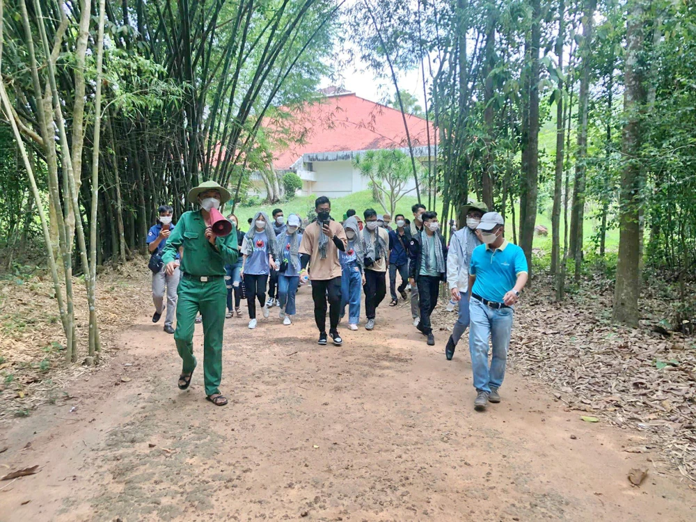 Nhiều tour du lịch với giá ưu đãi tại TP HCM cũng được giới thiệu tới du khách.