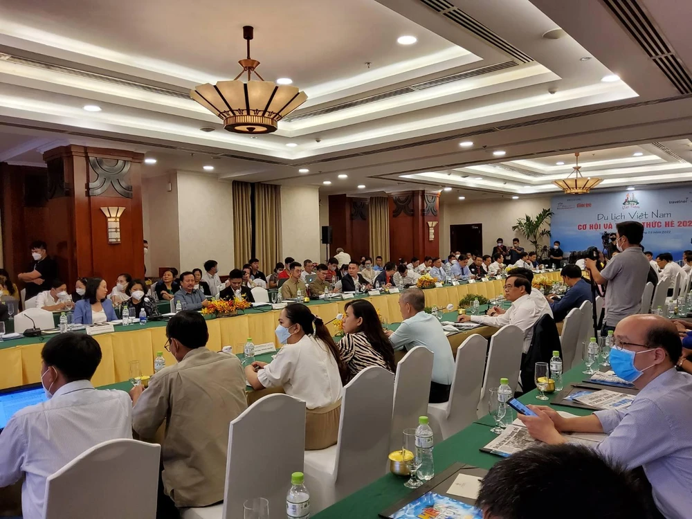 Toàn cảnh hội thảo “Du lịch Việt Nam - Cơ hội và thách thức hè 2022”. Toàn cảnh hội thảo “Du lịch Việt Nam - Cơ hội và thách thức hè 2022”.