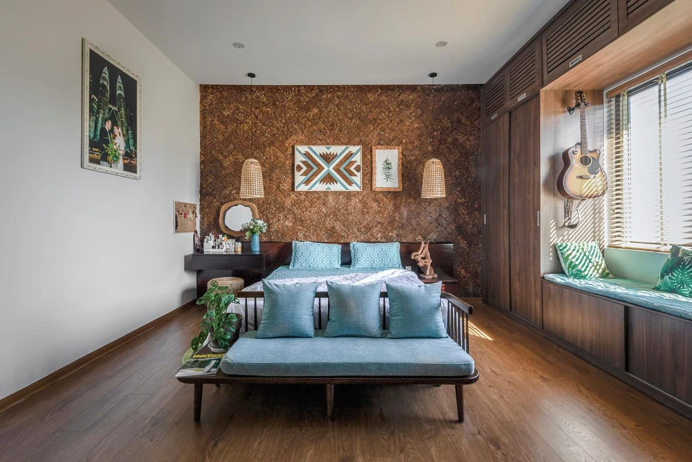 Phòng ngủ vừa sang trọng vừa ấm cúng.