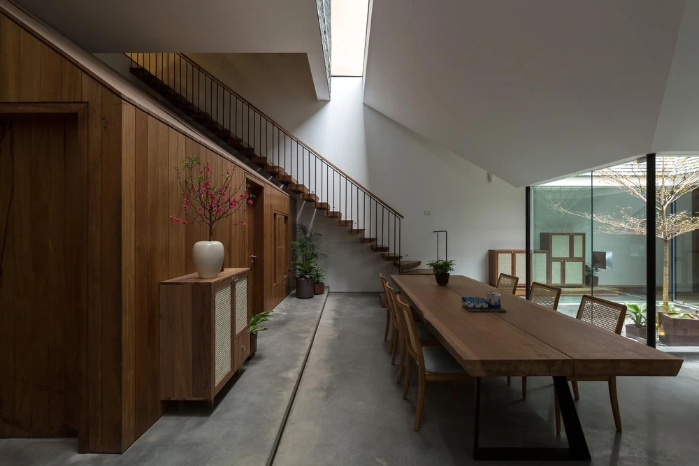 Ngôi nhà lấy sáng nhờ 'chiếc phễu' khổng lồ ảnh 11