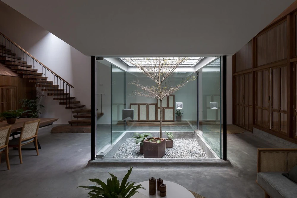 Ngôi nhà lấy sáng nhờ 'chiếc phễu' khổng lồ ảnh 7