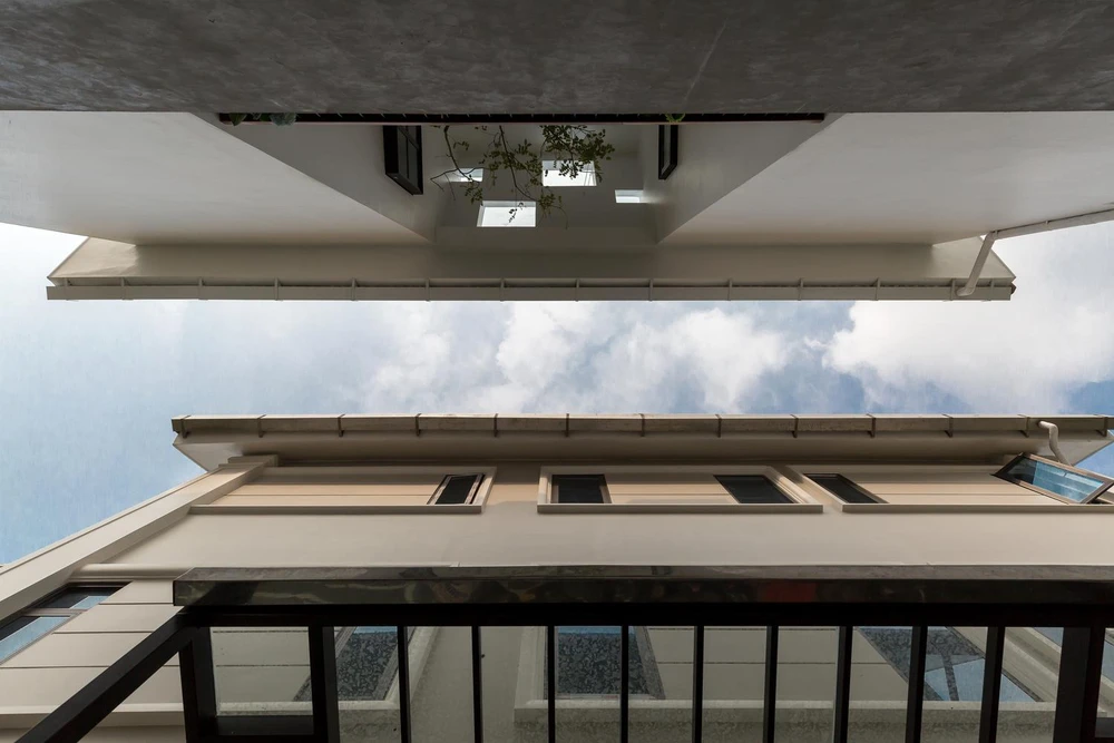 Khoảng cách giữa hai nhà chỉ tầm 3 m.