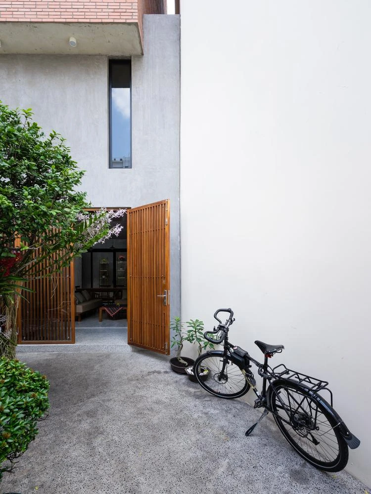 Ngôi nhà có hình khối zic zac hài hoà với không gian khu phố cũ.