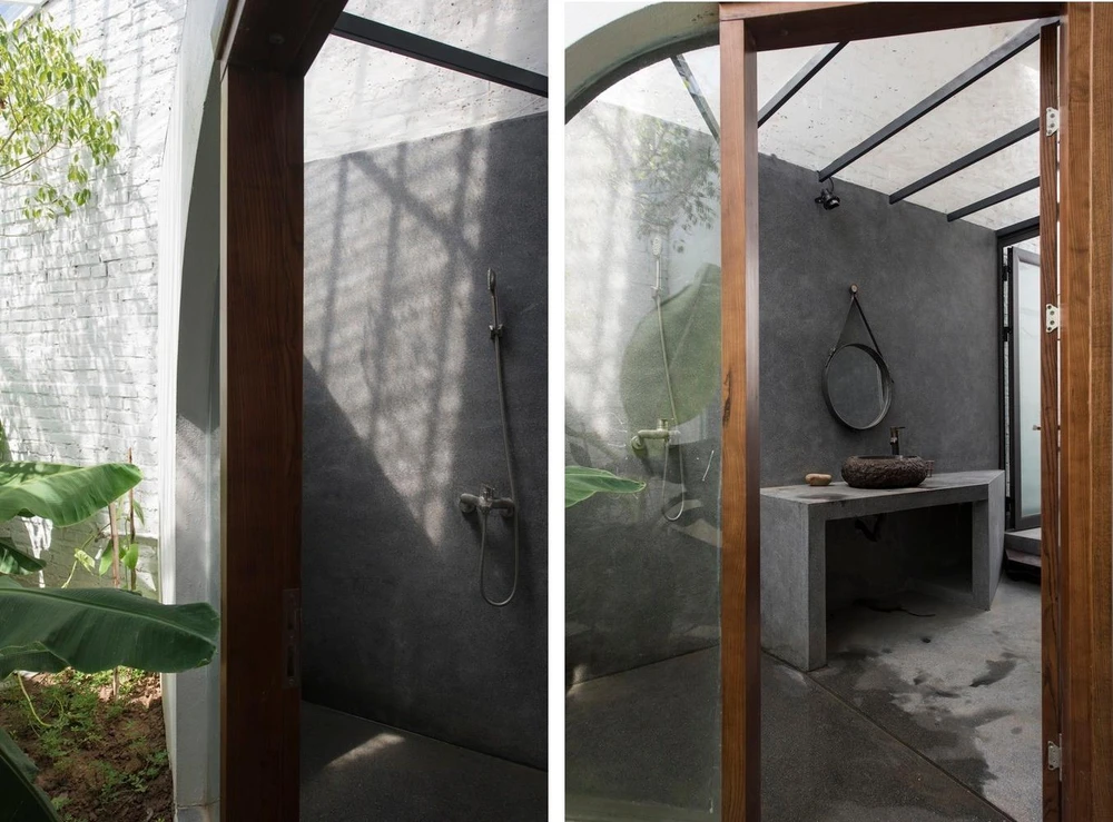 Khu vực vệ sinh, phòng tắm thoáng mát.