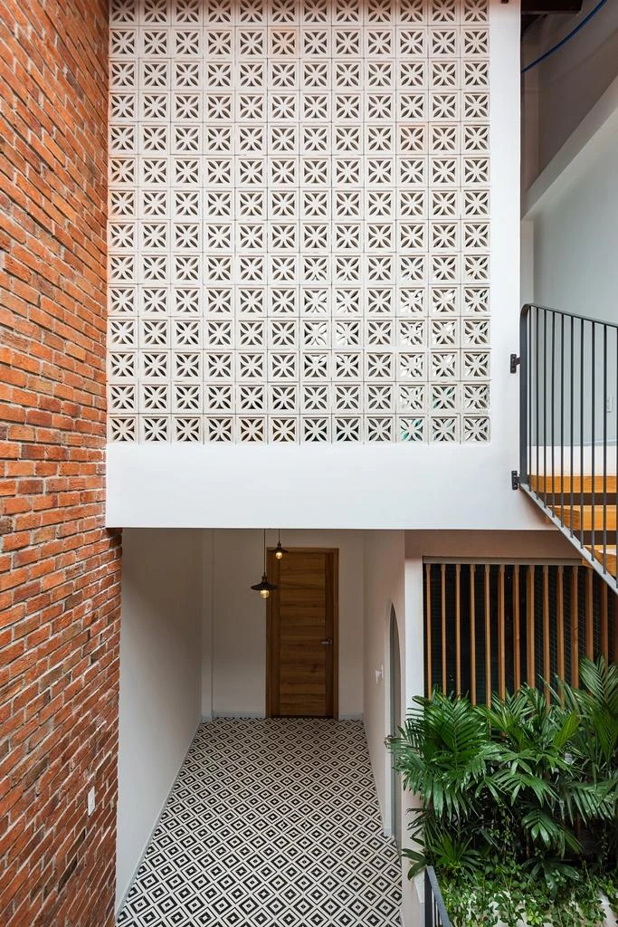 HL-House xây dựng trên khu đất 4 x 18 m nằm trong con hẻm nhỏ tại quận Bình Thạnh, TP.HCM.