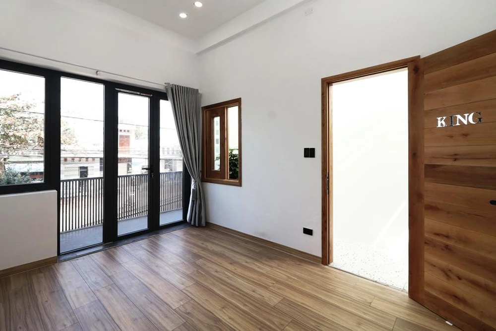 Khu ở tại tầng hai với nhiều không gian sinh động và tràn ngập nắng gió tự nhiên.