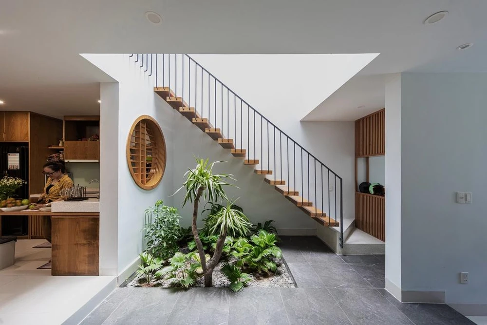 Ánh sáng tự nhiên luôn là điều rất cần trong ngôi nhà. Ngoài việc giúp tiết kiệm điện năng, nó còn mang lại sinh khí cho ngôi nhà.