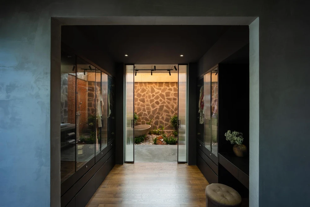 Lối vào phòng tắm.