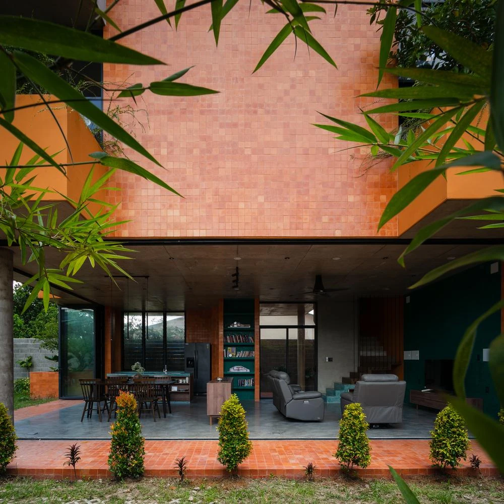 Loại gạch này được làm từ đất sét và thường được dùng để lát nền.