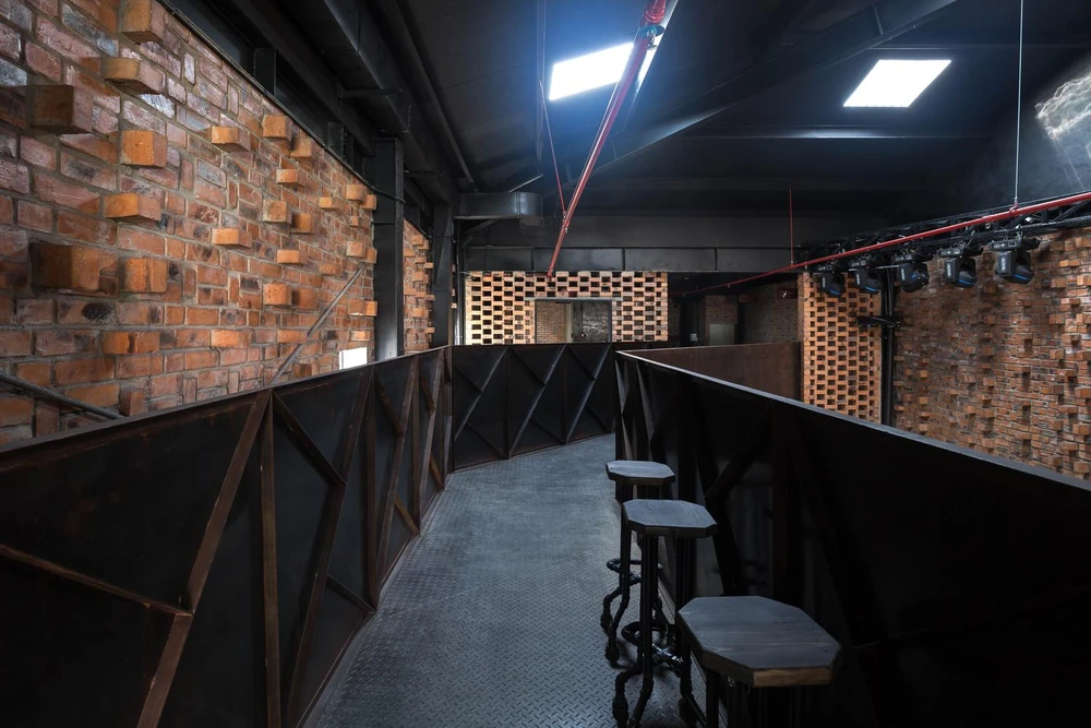 Từ tầng một lên tầng hai đều là không gian mở, từ mọi vị trí đều có thể quan sát nhau.