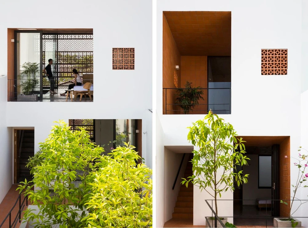 Hoa văn gạch nung không chỉ được bố trí ở mặt tiền mà còn trang trí đồng nhất ở những mảng tường trong nhà.