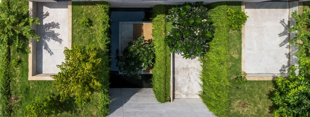 Công viên xanh mát thu nhỏ trong công trình Tan Dinh Villa.