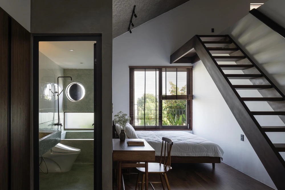 Phòng ngủ và khu tắm, vệ sinh được bố trí chung tại một không gian phòng.