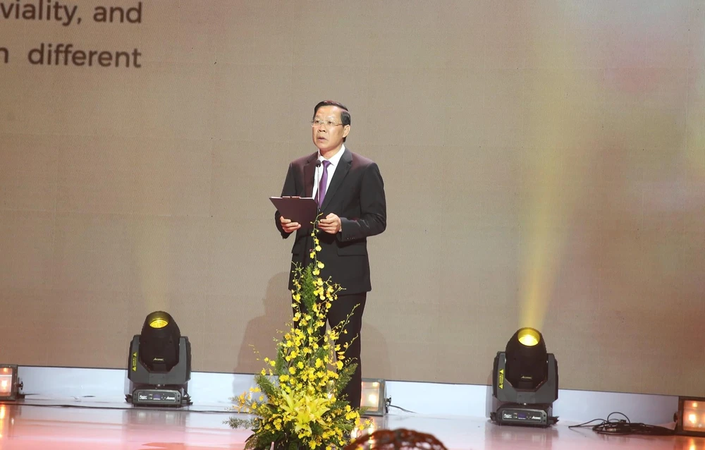 Ông Phan Văn Mãi, Chủ tịch UBND TP.HCM phát biểu tại đêm gala “Tinh hoa Việt Nam” với chủ đề “Tinh hoa gạo Việt”. Ông Phan Văn Mãi, Chủ tịch UBND TP.HCM phát biểu tại đêm gala “Tinh hoa Việt Nam” với chủ đề “Tinh hoa gạo Việt”.