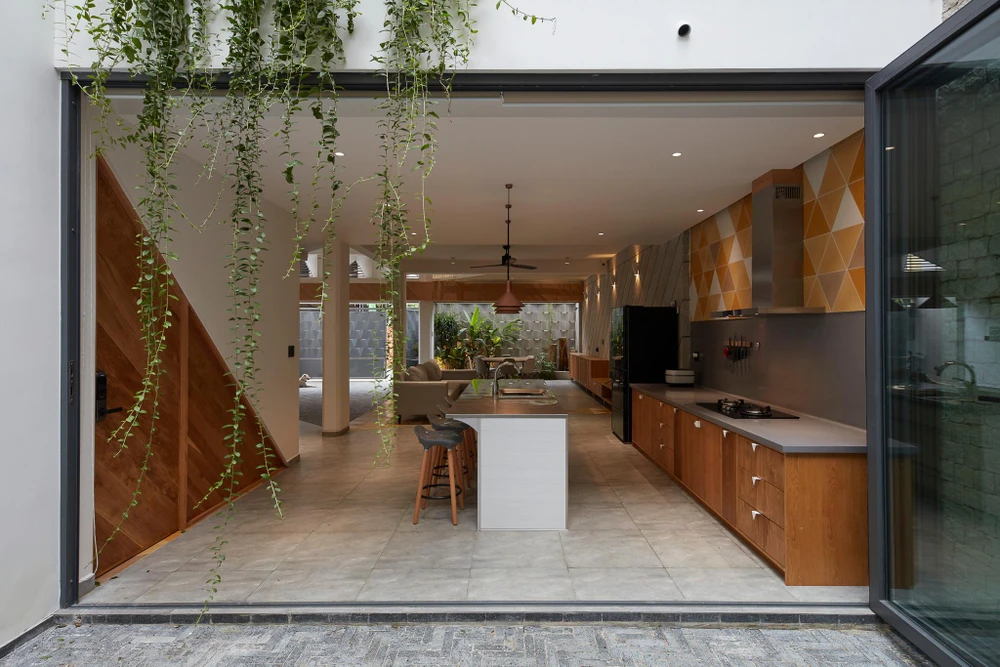 Tất cả không gian sinh hoạt ở tầng một liên thông với nhau.