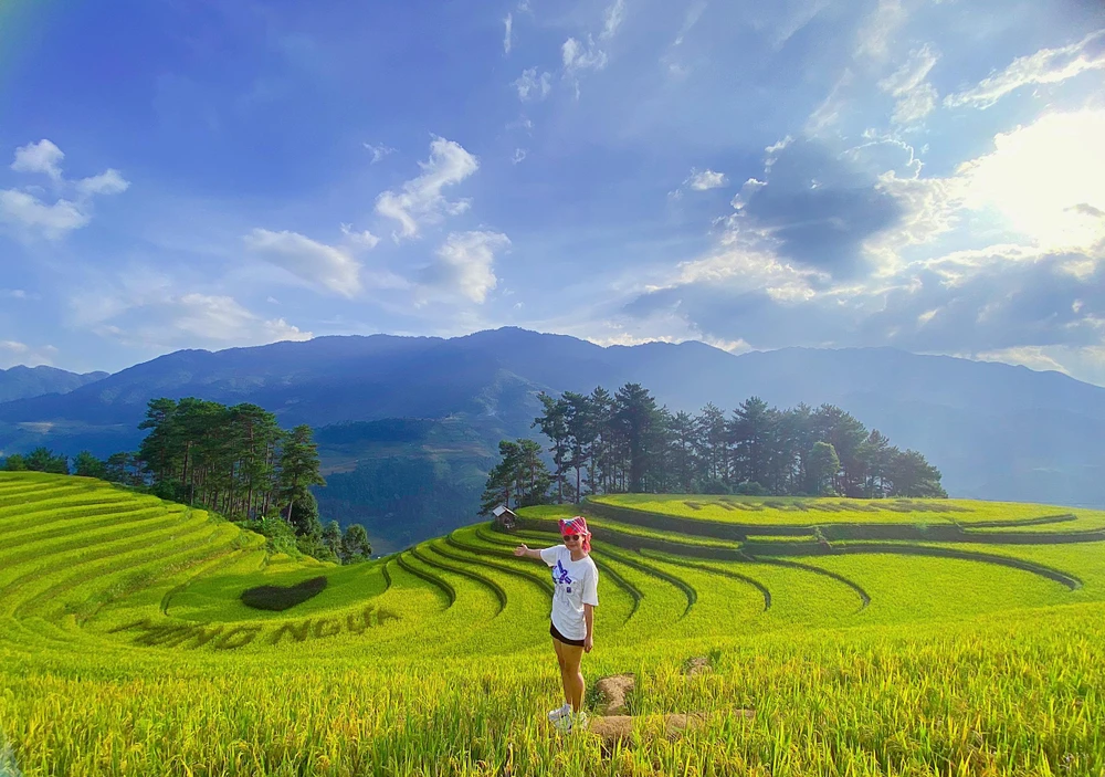 Phong cảnh ở Mù Cang Chải đẹp nhất vào mùa thu, khi lúa chín vàng óng khắp các triền đồi và thung lũng ruộng bậc thang cao thấp.