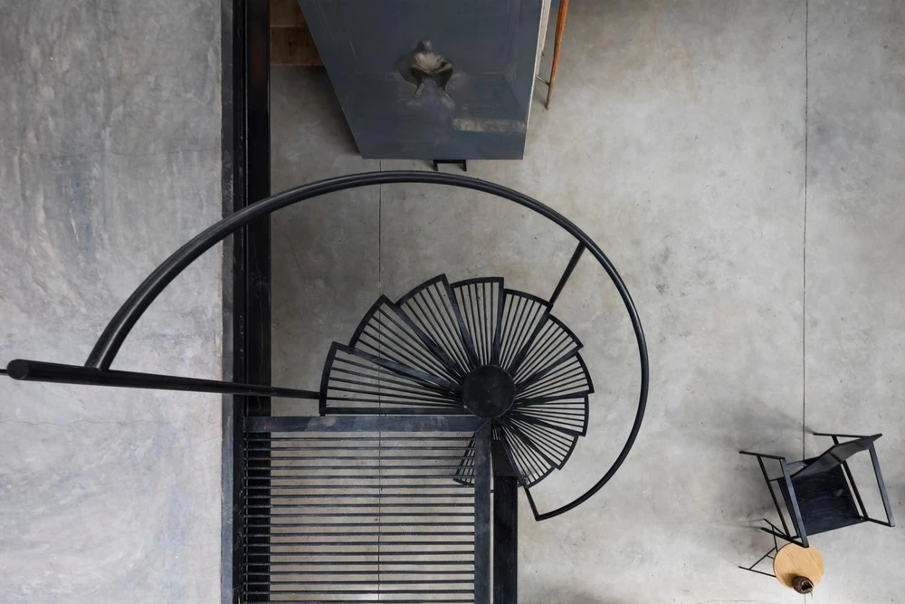 Kiến trúc sư sử dụng vật liệu có kết cấu nhẹ giúp giảm tải trọng cho nền đất yếu, giảm chi phí.