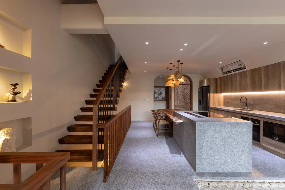 Từ phòng khách đến bếp đều là những không gian thật sự thư giãn và tinh tế.