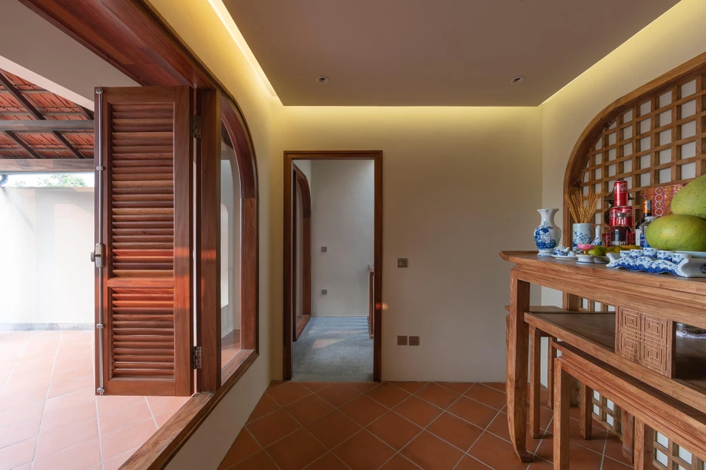 Khu vực thờ cúng bố trí tầng riêng, vừa trang nghiêm vừa có nét cổ xưa của phố cổ Hà Nội.