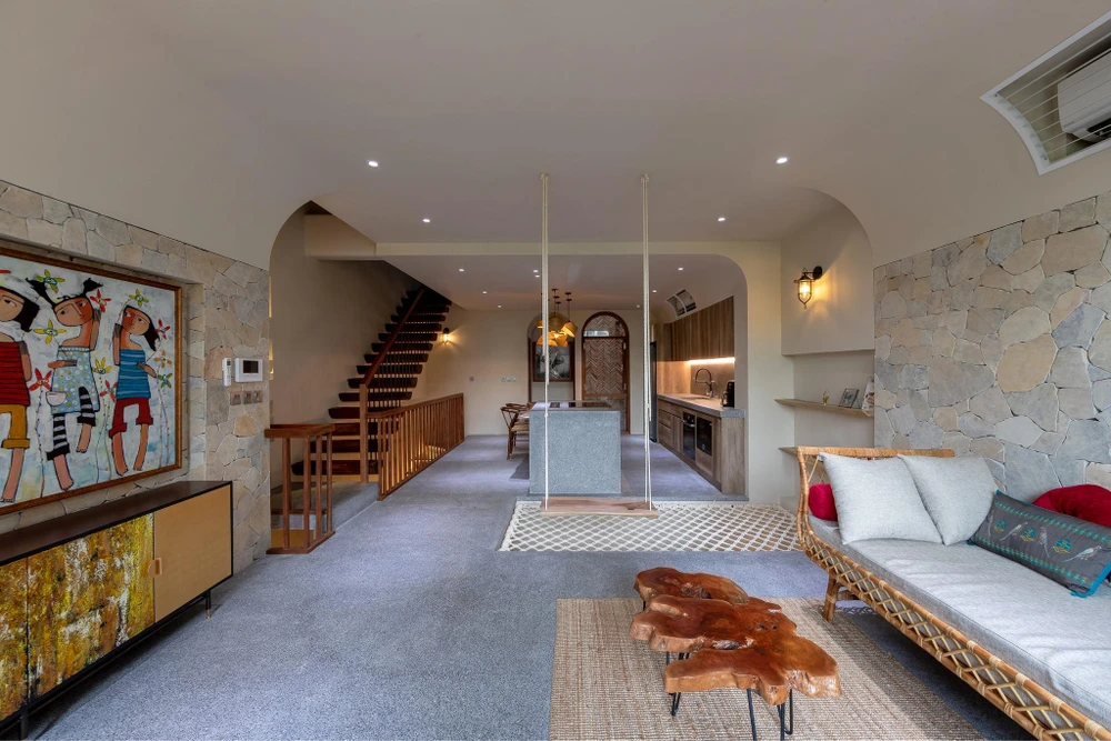 Không gian sinh hoạt chung - riêng và khu công năng được bố trí tuy phá cách nhưng liên kết chặt chẽ với nhau.