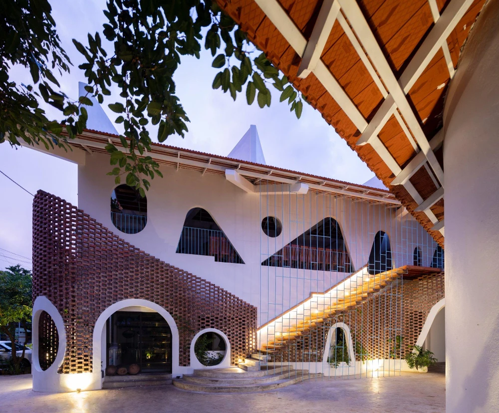 Mục đích của kiến trúc sư Trung Tran Studio là muốn cải tạo ngôi nhà nhằm tạo không gian riêng biệt.