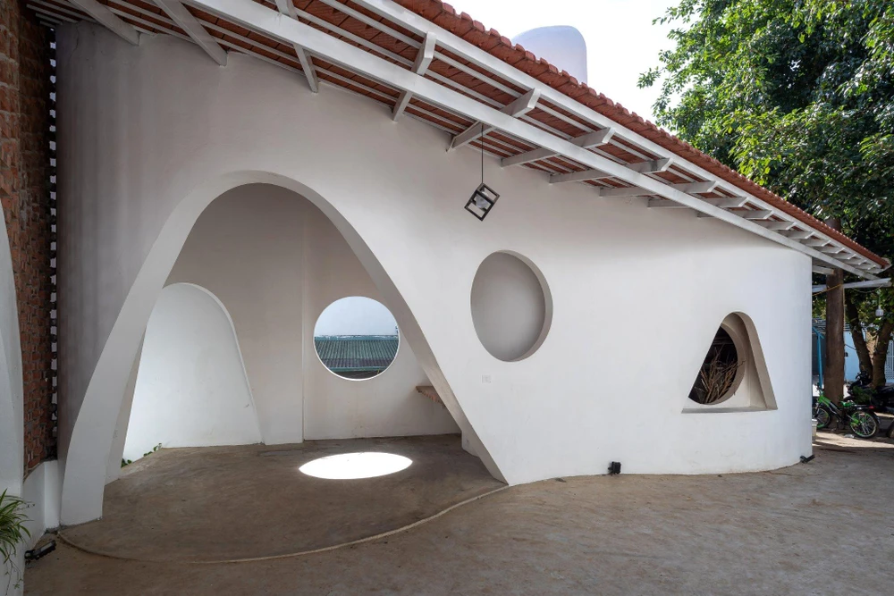 Qua đó, công trình sẽ đảm bảo việc kinh doanh cũng như môi trường sống cho các thành viên trong gia đình có nhiều thế hệ và đông con.